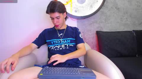 lucian_greyy online show from 10-23-25, 05:18