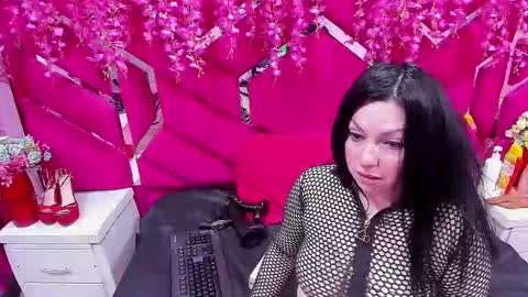 Luci online show from 01-06-25, 07:24