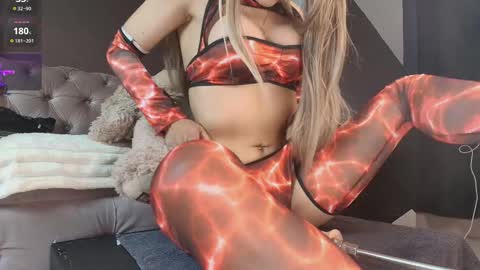 Snapshot of luciana_hunters chatting on 11-14-25, 12:04 luciana_hunters online show from 11-14-25, 12:04