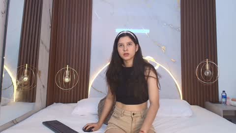 Snapshot of lucianasmith_ chatting on 01-29-25, 11:41 Luci online show from 01-29-25, 11:41
