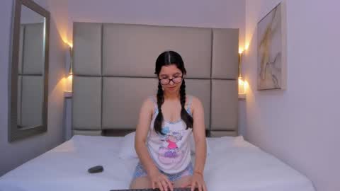 Snapshot of lucianasmith_ chatting on 02-10-25, 02:59 Luci online show from 02-10-25, 02:59