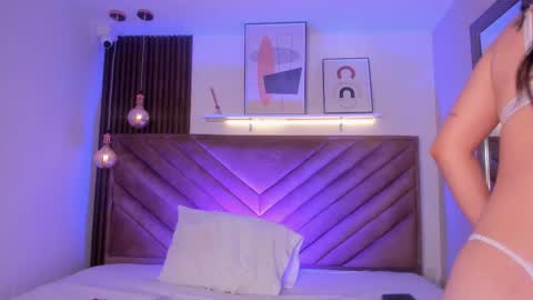 Snapshot of lucianasmith_ chatting on 02-15-25, 03:39 Luci online show from 02-15-25, 03:39