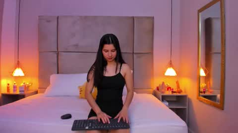 Snapshot of lucianasmith_ chatting on 09-27-25, 12:43 Luci online show from 09-27-25, 12:43