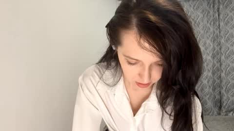 Snapshot of lucibeveridge chatting on 12-15-25, 05:17 Mary online show from 12-15-25, 05:17