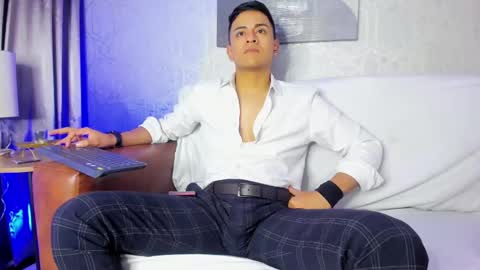 Snapshot of lucii_fer_ chatting on 01-08-25, 02:03 Leo online show from 01-08-25, 02:03