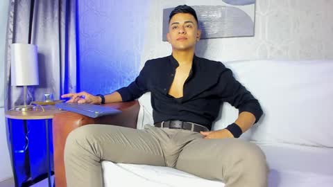 Snapshot of lucii_fer_ chatting on 01-11-25, 11:02 Leo online show from 01-11-25, 11:02