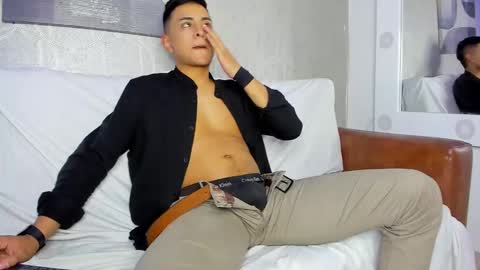 Snapshot of lucii_fer_ chatting on 01-11-25, 05:07 Leo online show from 01-11-25, 05:07