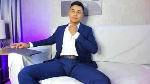Snapshot of lucii_fer_ chatting on 01-12-25, 12:01 Leo online show from 01-12-25, 12:01