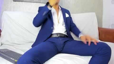 Snapshot of lucii_fer_ chatting on 01-12-25, 03:03 Leo online show from 01-12-25, 03:03