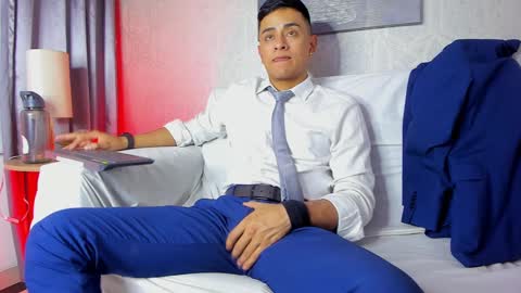 Snapshot of lucii_fer_ chatting on 01-21-25, 05:30 Leo online show from 01-21-25, 05:30