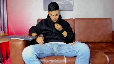 Snapshot of lucii_fer_ chatting on 01-27-25, 11:11 Leo online show from 01-27-25, 11:11