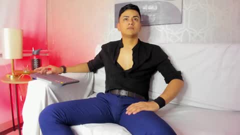 Snapshot of lucii_fer_ chatting on 02-04-25, 11:27 Leo online show from 02-04-25, 11:27