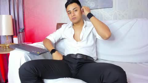 Snapshot of lucii_fer_ chatting on 02-06-25, 02:37 Leo online show from 02-06-25, 02:37