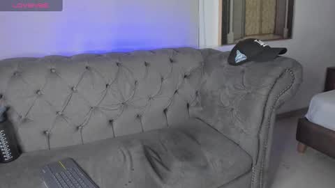 Snapshot of lucii_fer_ chatting on 02-19-25, 02:12 Leo online show from 02-19-25, 02:12