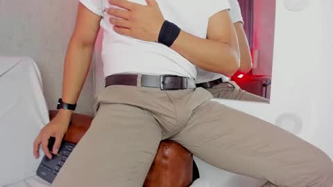 Snapshot of lucii_fer_ chatting on 02-20-25, 02:24 Leo online show from 02-20-25, 02:24