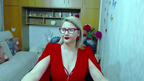 Lucille Fenly online show from 11-03-25, 05:03