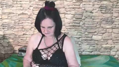 Snapshot of luciousgrace chatting on 10-31-25, 06:14 Grace online show from 10-31-25, 06:14