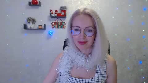 Snapshot of luckcristal chatting on 12-25-24, 05:26 Arina online show from 12-25-24, 05:26