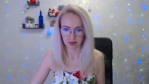 Snapshot of luckcristal chatting on 01-09-25, 02:51 Arina online show from 01-09-25, 02:51