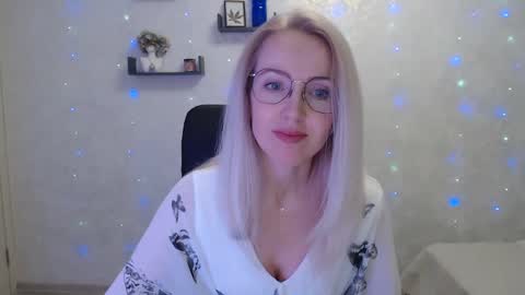 Snapshot of luckcristal chatting on 03-07-25, 05:17 Arina online show from 03-07-25, 05:17