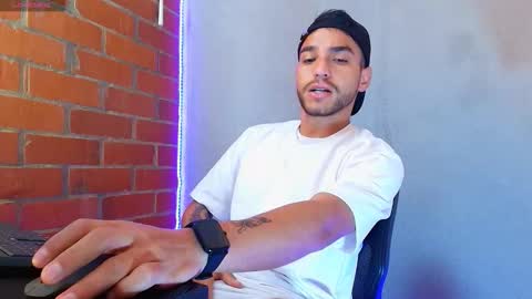 Snapshot of lucky_blessed chatting on 10-22-25, 03:12 lucky_blessed online show from 10-22-25, 03:12