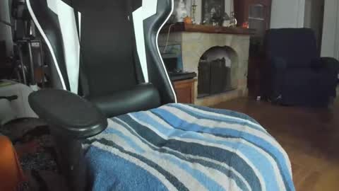 Snapshot of luckydrakex chatting on 11-06-25, 09:32 Lucky online show from 11-06-25, 09:32