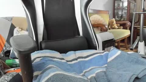 Snapshot of luckydrakex chatting on 11-17-25, 08:42 Lucky online show from 11-17-25, 08:42