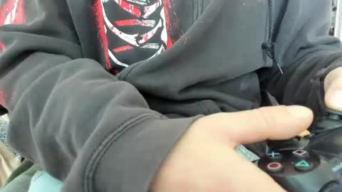 Snapshot of luckydrakex chatting on 12-16-25, 10:09 Lucky online show from 12-16-25, 10:09