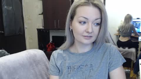 Snapshot of luckyshotgirl chatting on 12-14-24, 09:51 LuckyShot online show from 12-14-24, 09:51