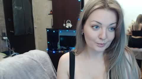 Snapshot of luckyshotgirl chatting on 12-26-24, 06:54 LuckyShot online show from 12-26-24, 06:54