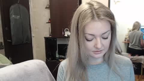 Snapshot of luckyshotgirl chatting on 01-09-25, 08:45 LuckyShot online show from 01-09-25, 08:45