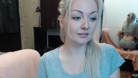 Snapshot of luckyshotgirl chatting on 10-11-25, 09:52 LuckyShot online show from 10-11-25, 09:52