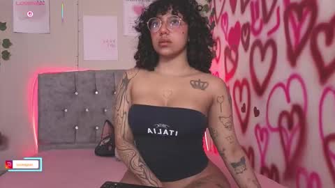 Luanis online show from 11-21-25, 05:17