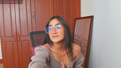 Snapshot of lucy111_love chatting on 10-21-25, 08:20 Lucy online show from 10-21-25, 08:20