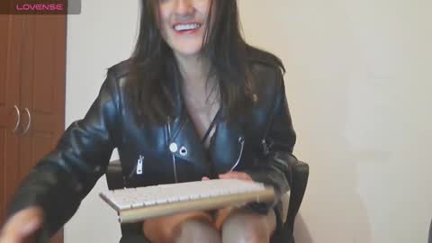 Snapshot of lucy111_love chatting on 11-12-25, 10:52 Lucy online show from 11-12-25, 10:52