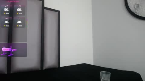   online show from 10-12-25, 04:33