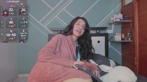 Lucy Herrera online show from 10-09-25, 12:41