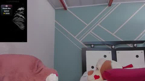 Lucy Herrera online show from 10-30-25, 05:24