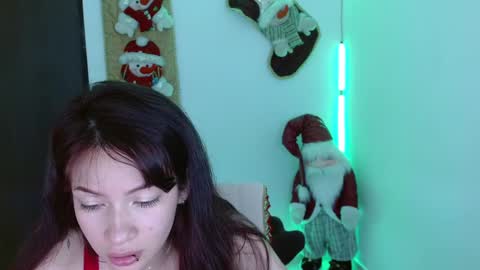 Snapshot of lucy_collins_g chatting on 12-29-24, 03:57 Lucy online show from 12-29-24, 03:57