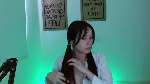 Snapshot of lucy_collins_g chatting on 01-07-25, 04:59 Lucy online show from 01-07-25, 04:59