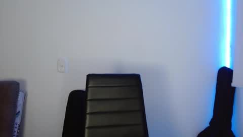 Snapshot of lucy_collins_g chatting on 02-26-25, 11:48 Lucy online show from 02-26-25, 11:48