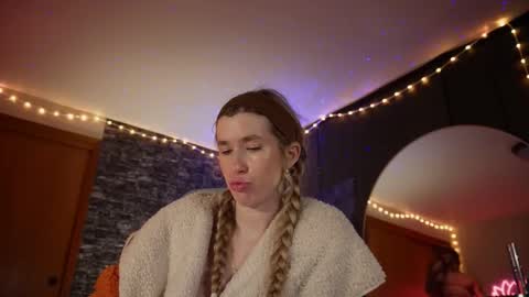 Lucy. online show from 11-01-25, 01:51