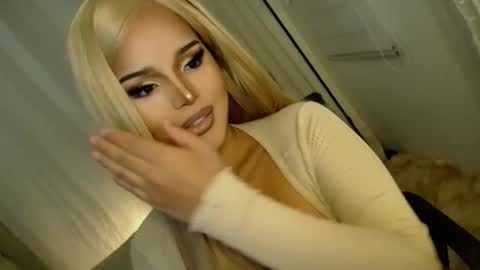 Snapshot of lucy_heartfiliaxxx chatting on 10-13-25, 08:14 MONA online show from 10-13-25, 08:14