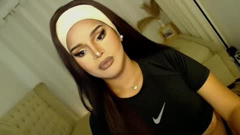 Snapshot of lucy_heartfiliaxxx chatting on 11-10-25, 05:45 MONA online show from 11-10-25, 05:45