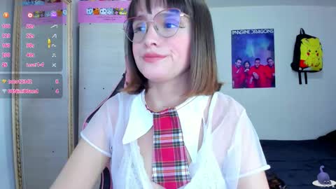 Snapshot of lucy_hess_ chatting on 09-19-25, 09:37 Lucy online show from 09-19-25, 09:37