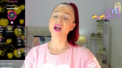 Lucia online show from 11-15-25, 09:54