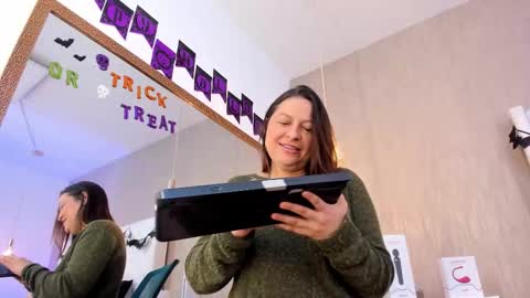 Lucy online show from 10-22-25, 01:22