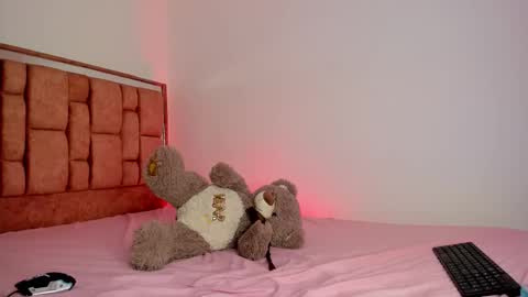 Lucy 699 online show from 11-21-25, 07:29