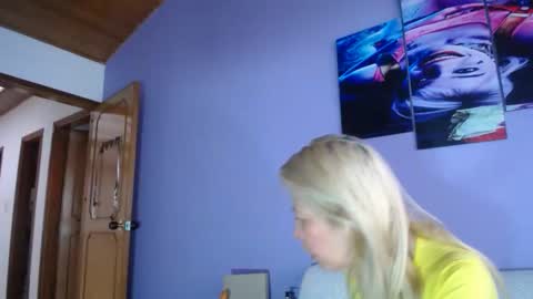 Snapshot of lucy_ny chatting on 03-17-26, 01:03 SleepyAbuela online show from 03-17-26, 01:03