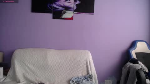 Snapshot of lucy_ny chatting on 03-25-26, 01:17 SleepyAbuela online show from 03-25-26, 01:17